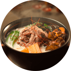 すったて鍋は、世界遺産白川郷で古くから親しまれてきた郷土料理です。