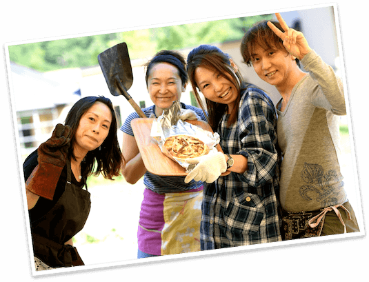 春の野山で食材探し！季節のピザを作ろう