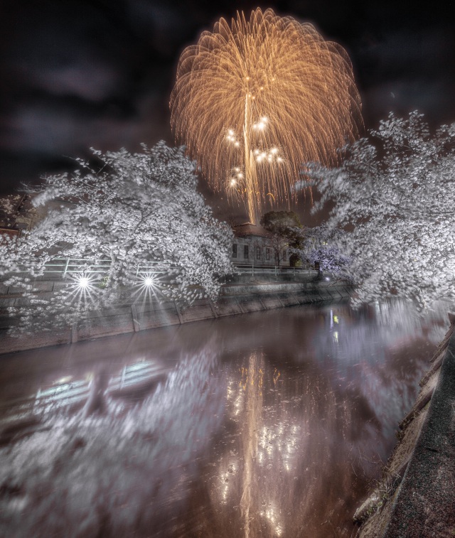 春に咲く花火（アポロンスタジアム）＠古川博(hiro.f35)