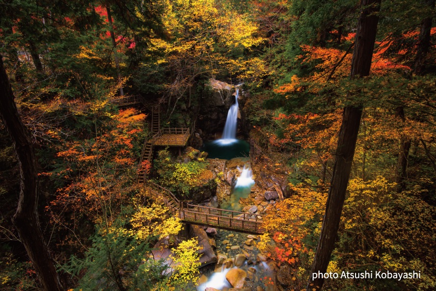 タイトル：秋の竜神の滝