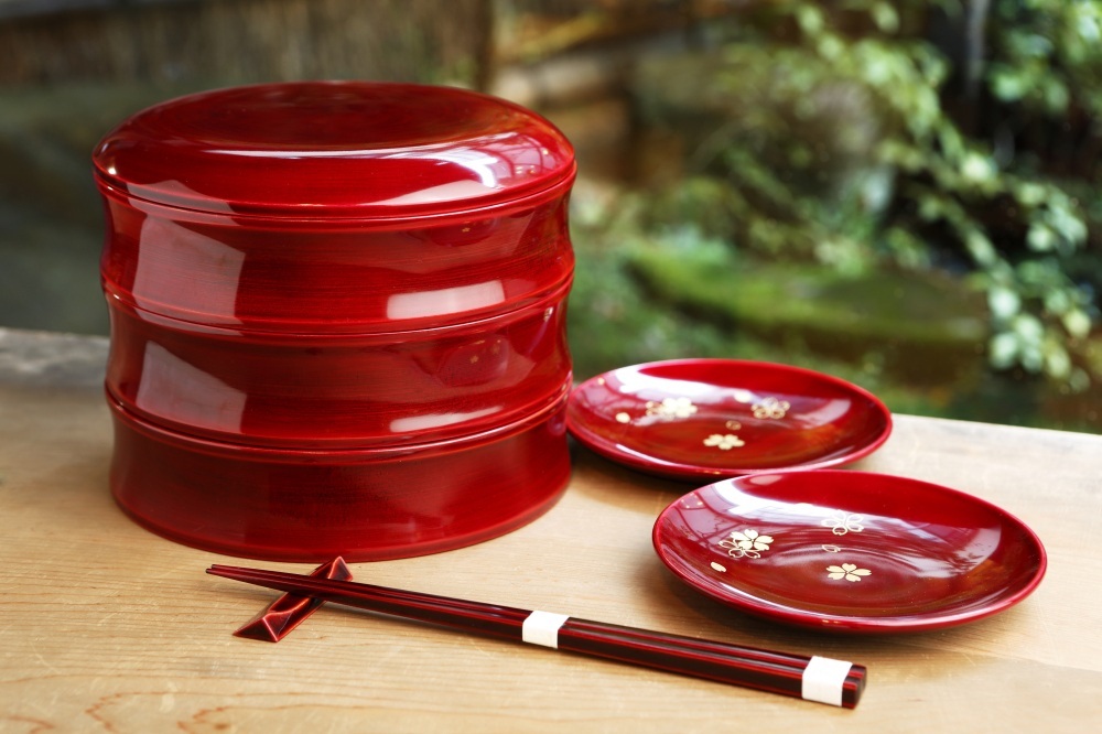 木目を生かした透きとおった深い色調の飛騨春慶