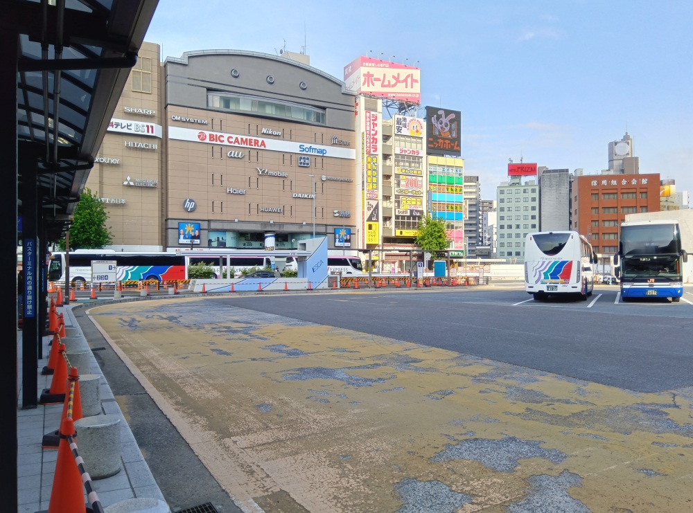 JR名古屋駅（新幹線口）バス停は、こういう感じ（ロータリー真ん中に向かって左側）