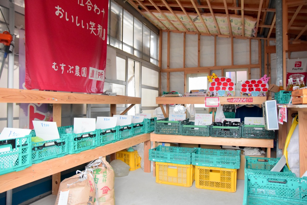 直売所にはトマト以外にも野菜がずらり