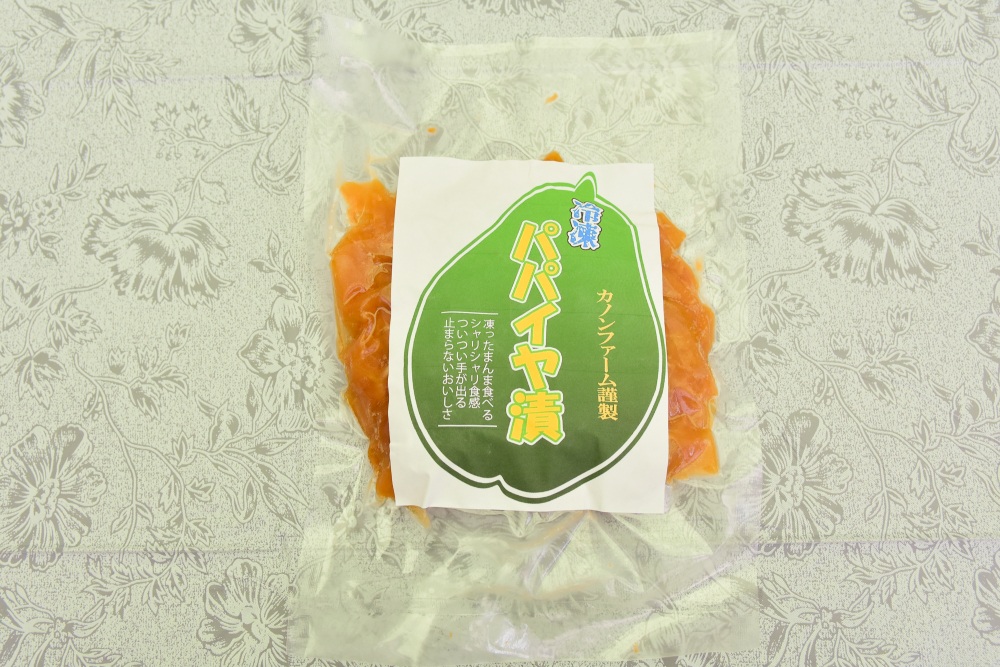 生姜醤油ベースの「パパイヤ漬け」も販売。冷凍パパイヤ独特の食感も楽しめる