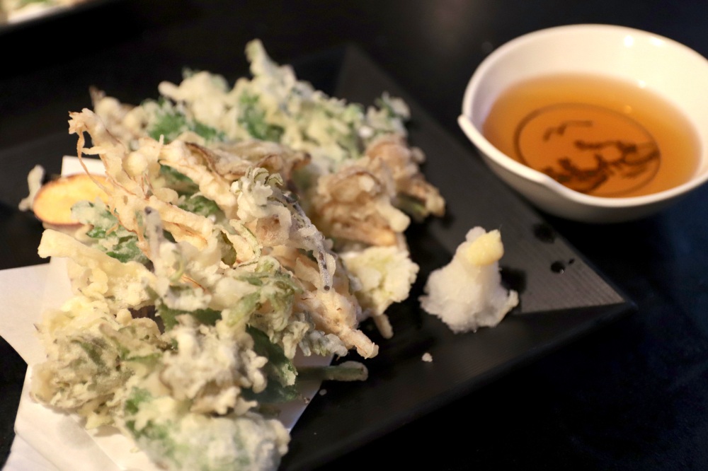 シメの山菜の天ぷらが絶品