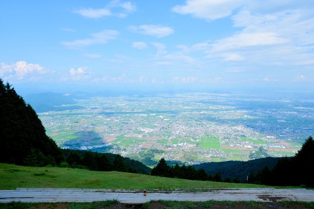 池田山の山頂付近にある「パラ・ハンググライダー発進基地(池田の森公園)」。