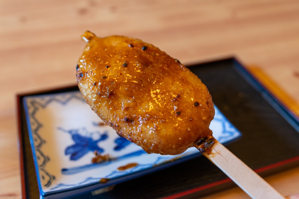 クルミと味噌の風味「五平餅（200円/1本）」
