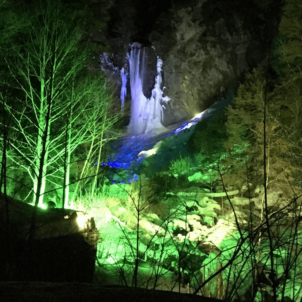 ライトアップ時の平湯大滝