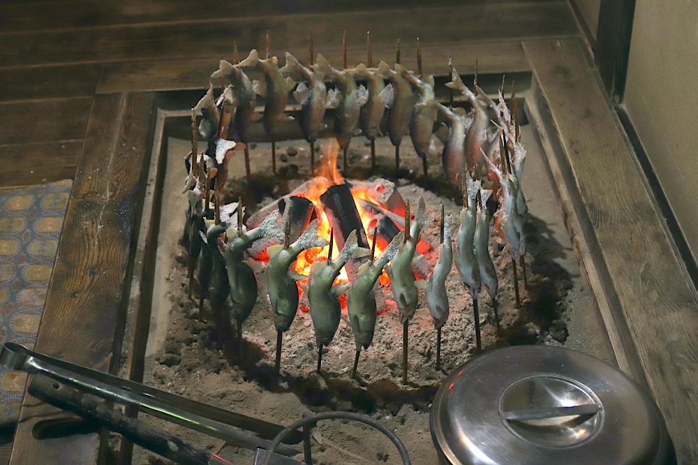 正体は炭火で焼かれた焼き魚