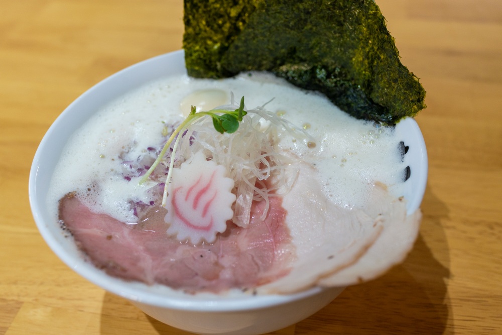 特製鶏白湯ラーメン（1,050円）