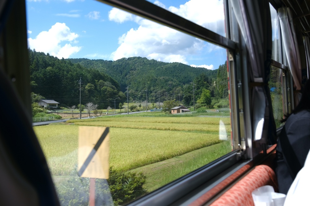 農村景観日本一の風景が流れる