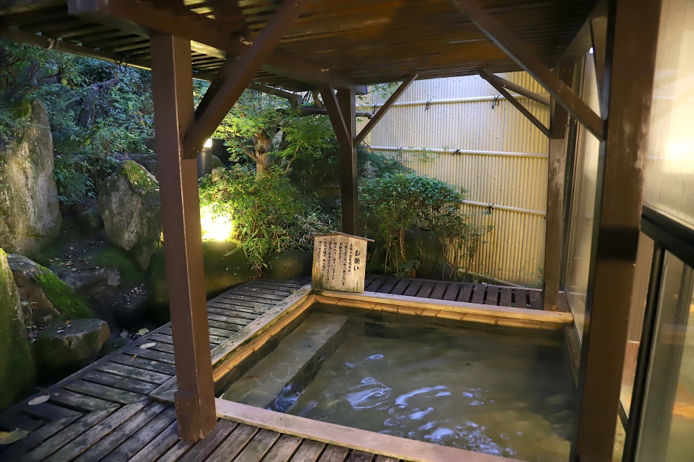 日本庭園のような露天風呂