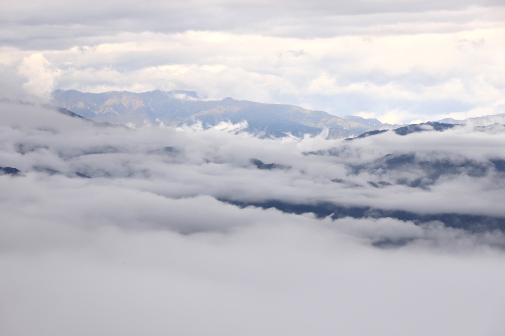 あの雲海の向こうには霊峰・白山
