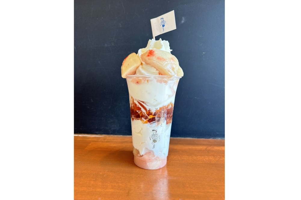 提供写真：桃パフェ