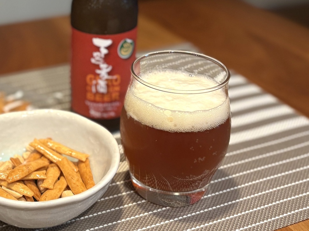 瓶の色と同じ赤みのある茶色が特長。