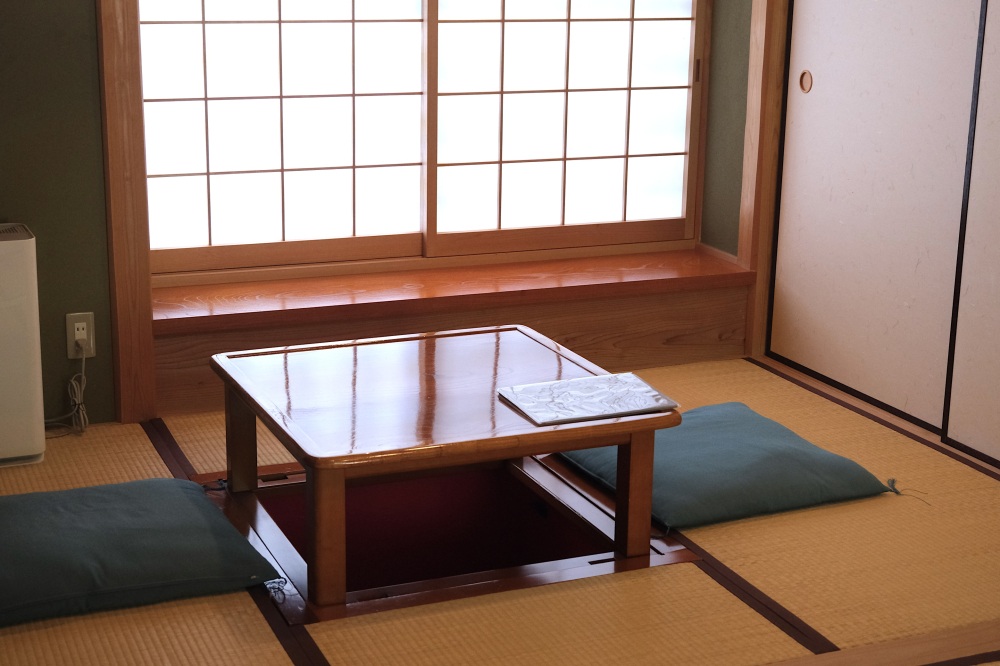 ひんやりと心地よい掘りごたつ