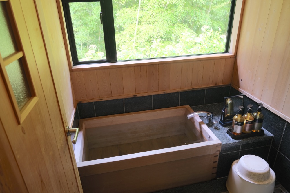 木の温もり包むお風呂も貸切