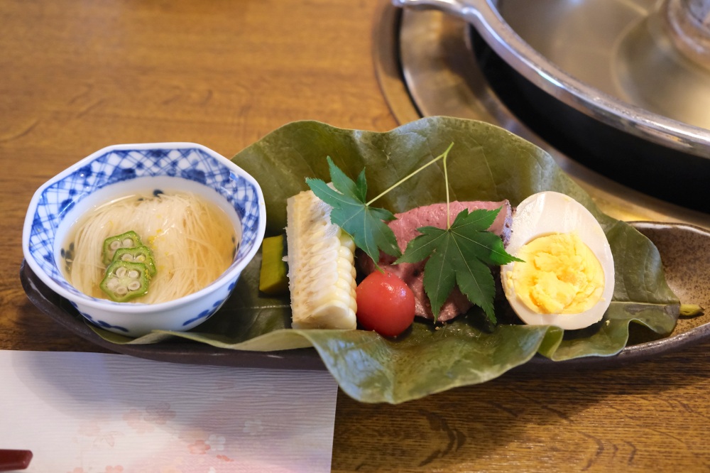 真心のこもった前菜をいただく