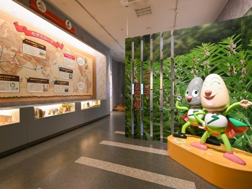 シロゴマンとクロゴマンは、やなせたかし氏によるオリジナルキャラクター