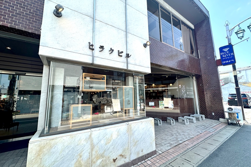 商店街のレトロな建物