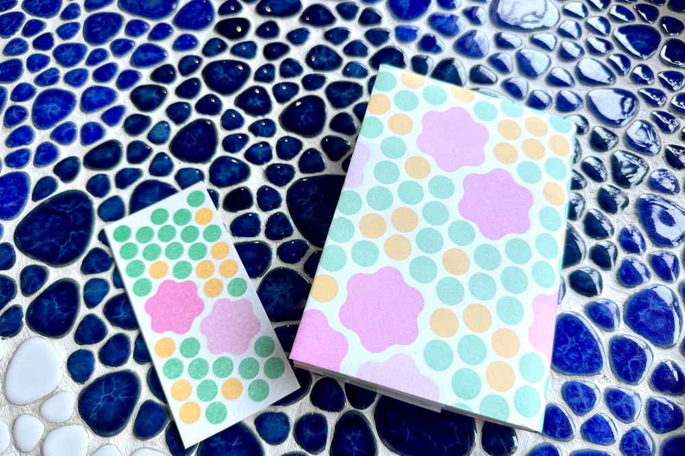 タイル柄のブックカバーとしおりがかわいい！