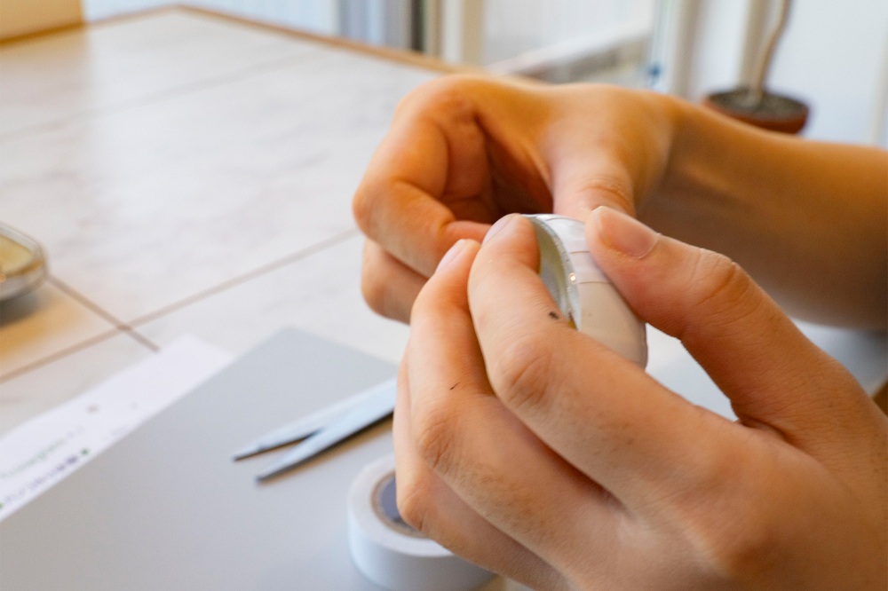 印面以外の削れてほしくない箇所をテープでカバー