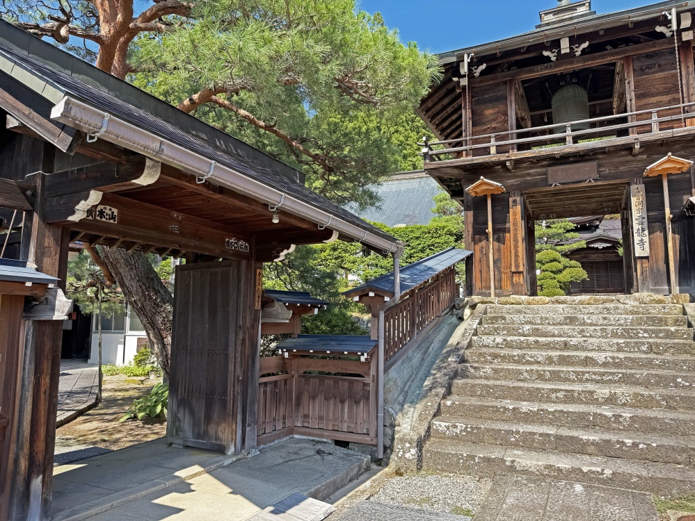 雲龍寺の隣（左側）が久昌寺です。