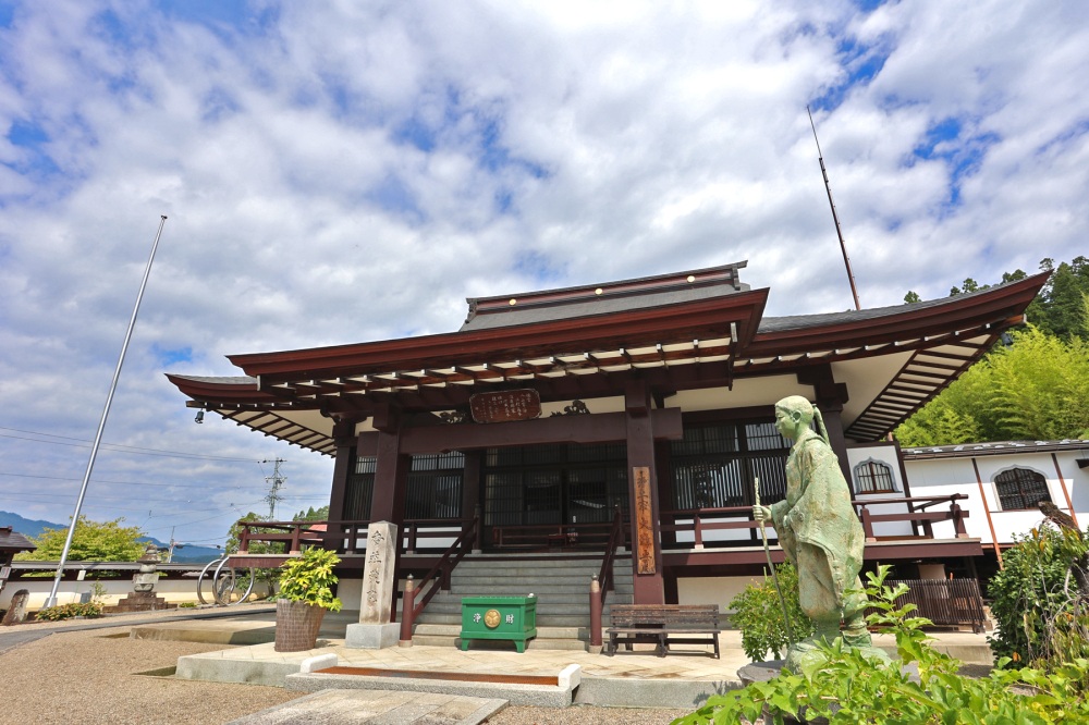 大雄寺本堂。良い天気に恵まれました。