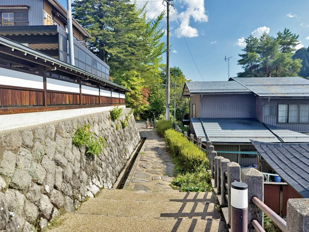 素玄寺から東山神明神社・天照寺へと続く遊歩道。