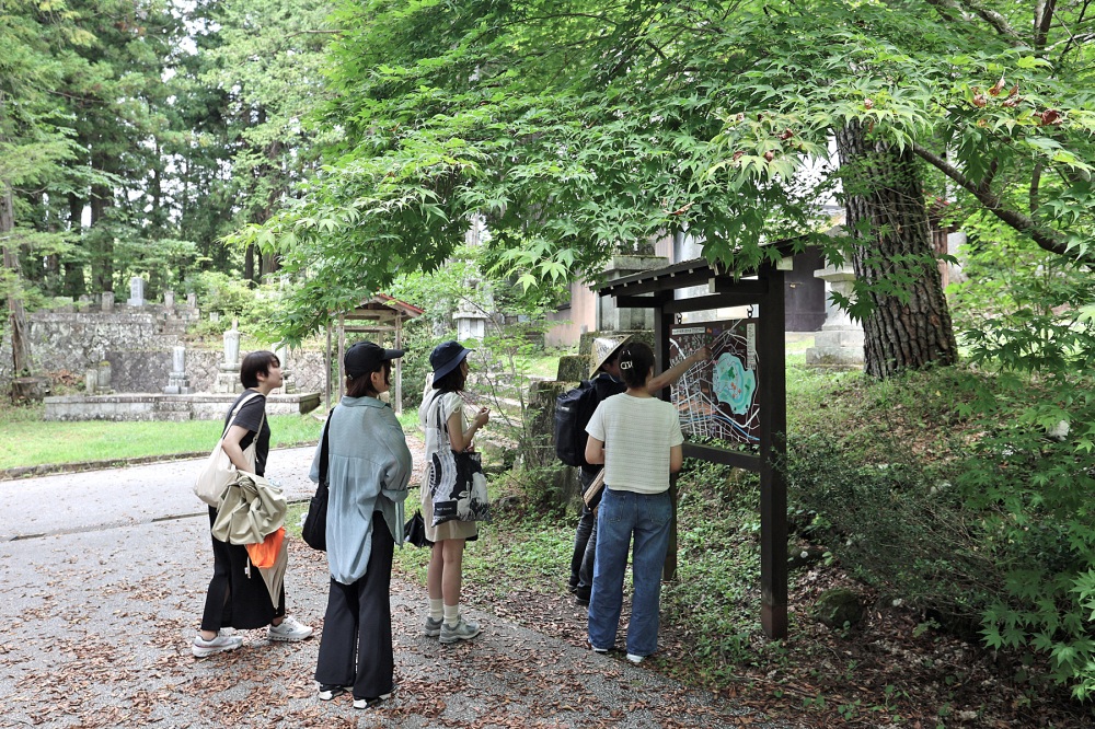 東山遊歩道では至る所に地図があり、現在地を示してくれます。