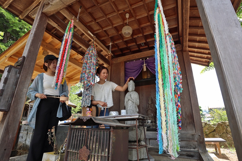 浄行菩薩様（洗い仏様）を洗います。