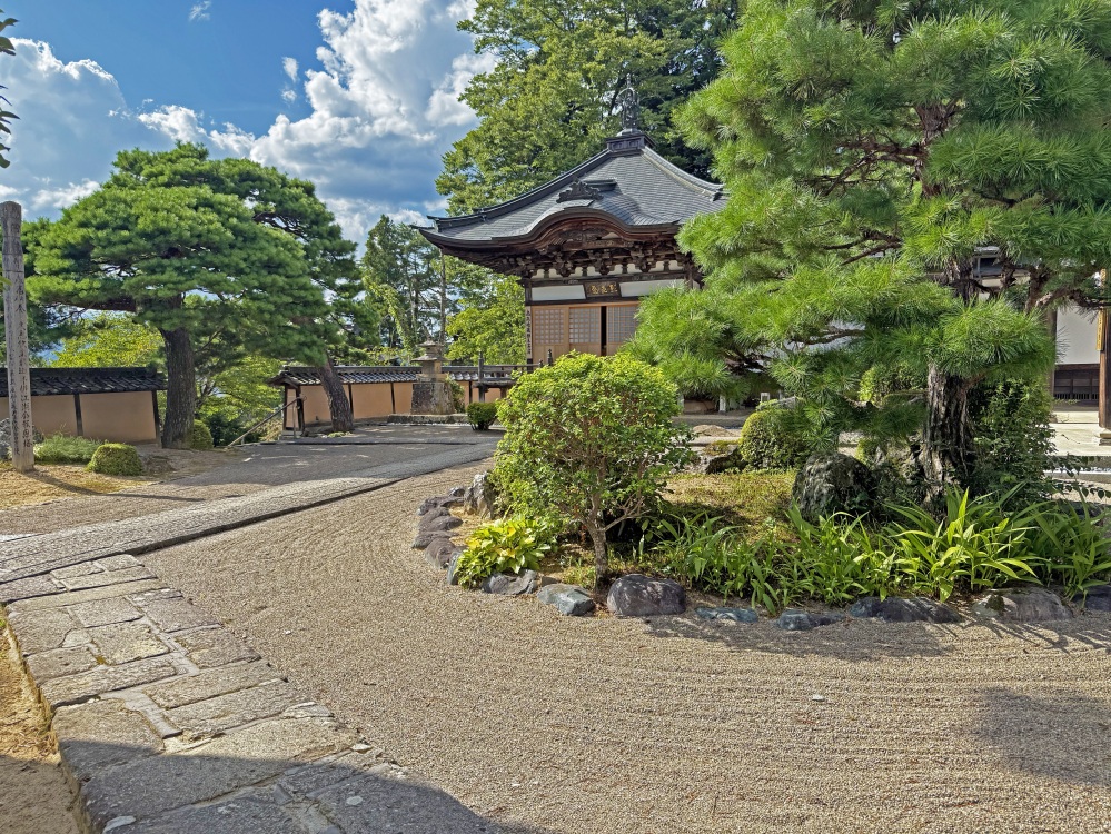 善應寺地蔵堂と境内。