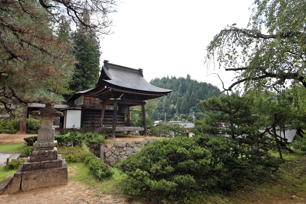 市指定文化財の宗猷寺鐘堂。