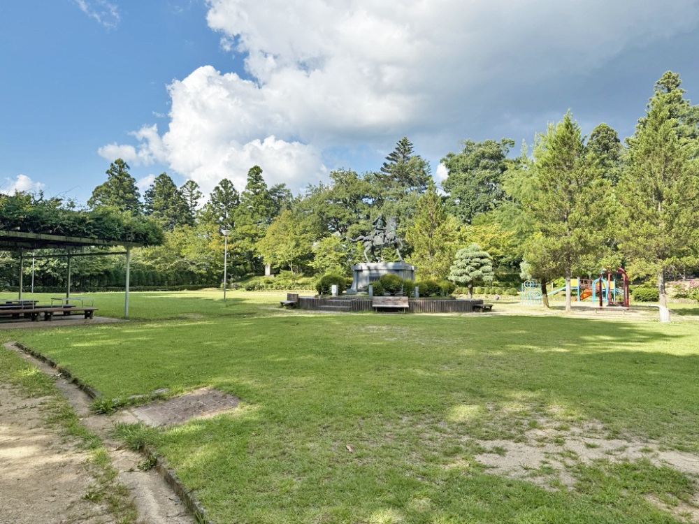 城山公園（ニ之丸公園）へ到着。