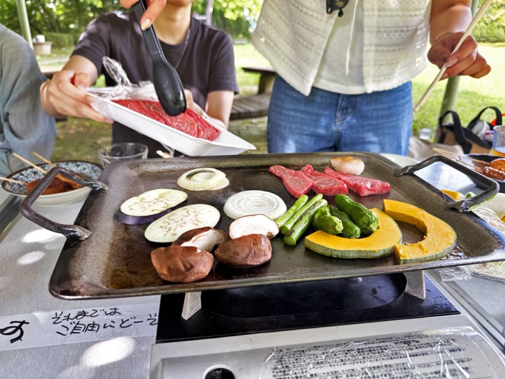 昼食はバーベキューを楽しみました。