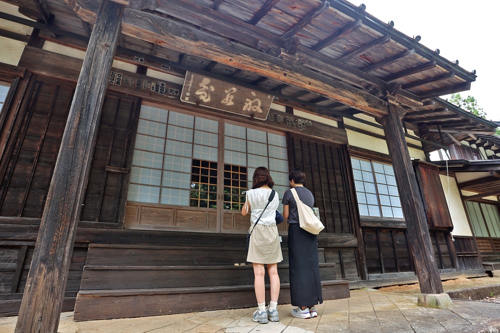 散策路が徐々に開けて行き、大隆寺に到着。