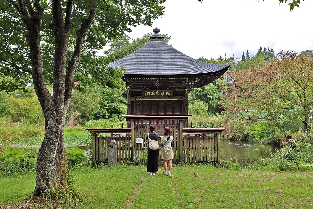 弁天堂に向かって手を合わせました。