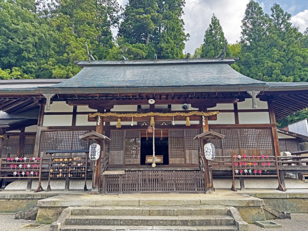 飛騨護国神社拝殿。