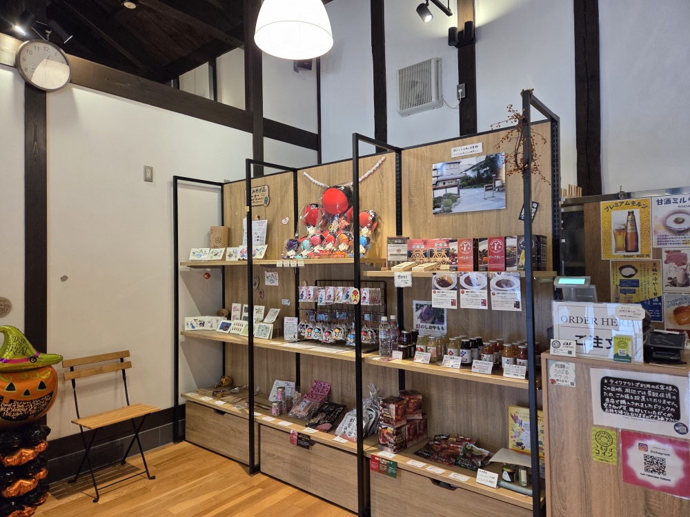 お土産の販売も