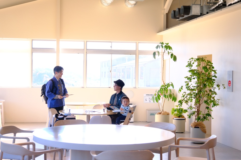 柔らかな光と温かみに包まれた店内