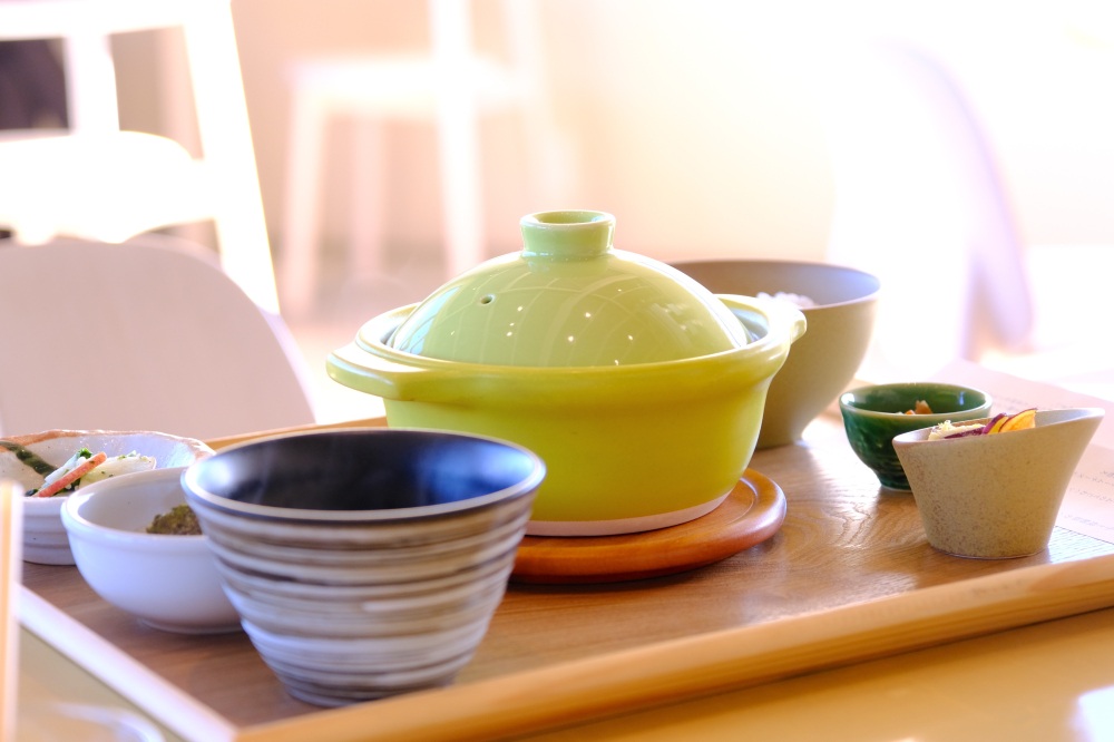 黄色のポット型の器が可愛い