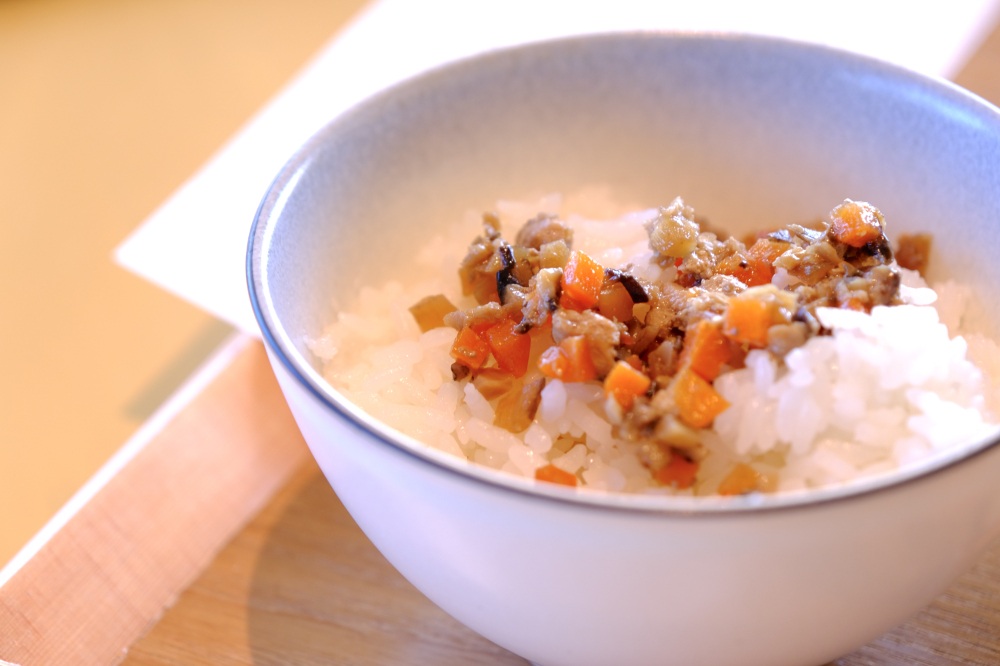 混ぜご飯は、ふっと肩の力が抜けるようなやさしい味わい