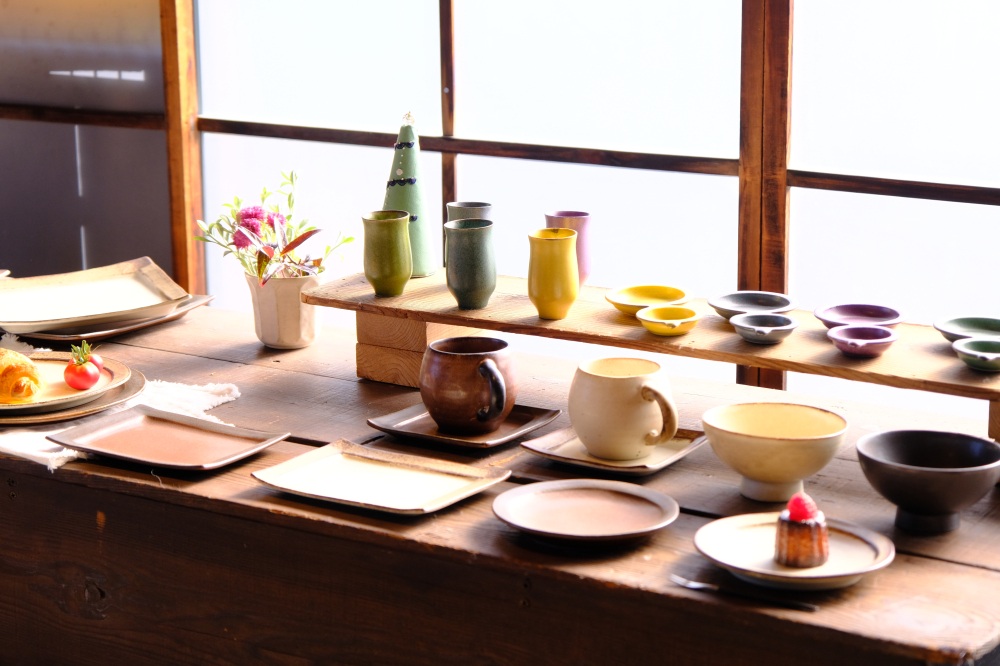 優しい色合いに惹かれる陶器ディスプレイ