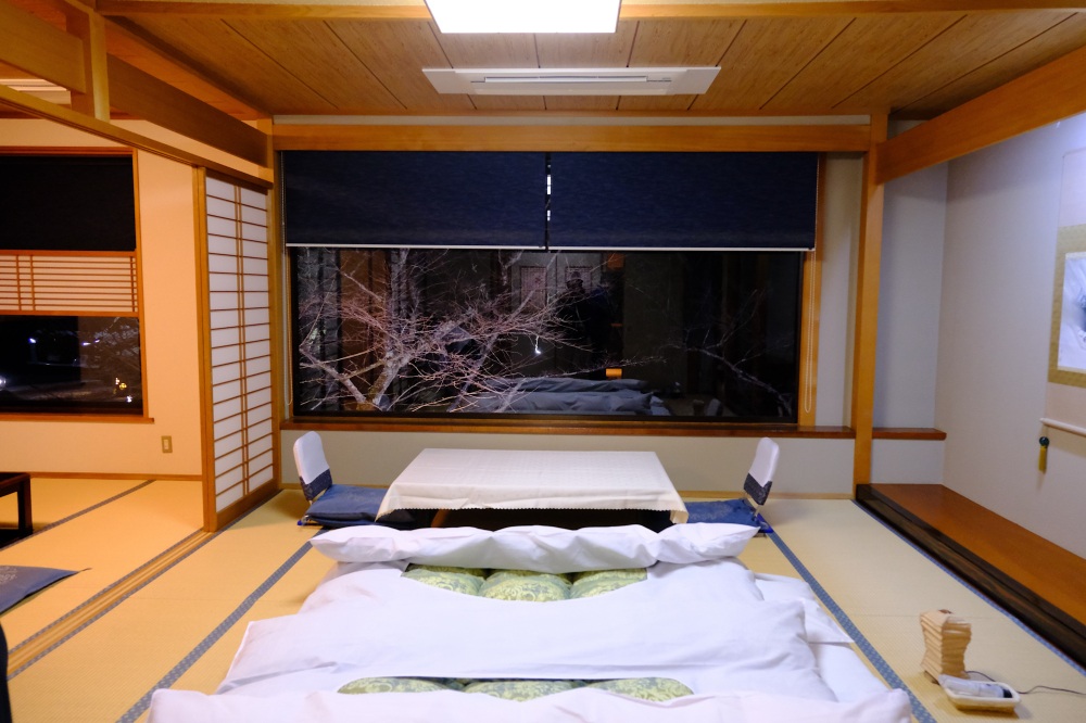 お布団があらかじめ敷かれ、訪れた瞬間からほっとできるおもてなし
