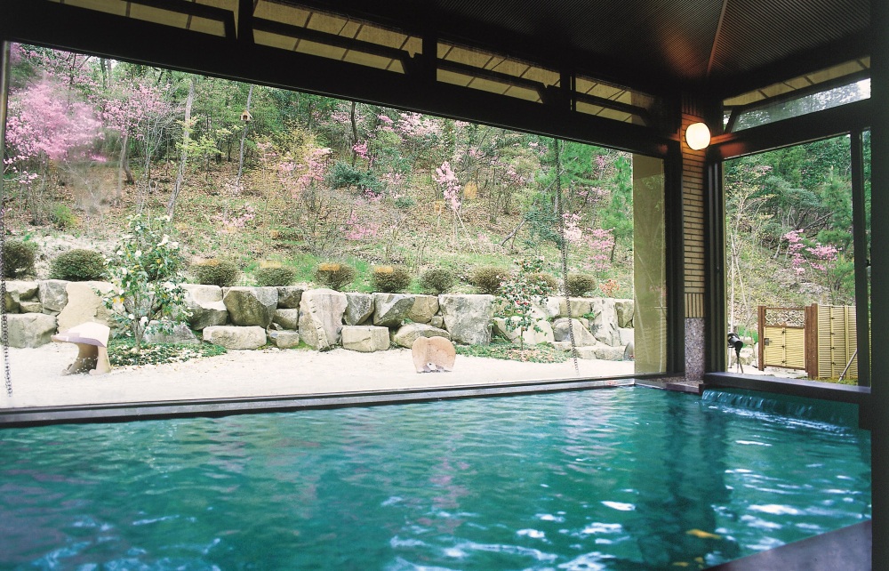 四季ごと、時間ごとに趣を変える大浴場