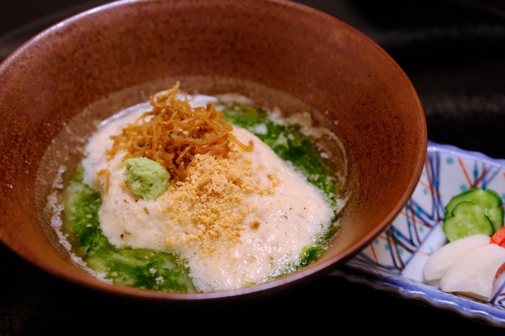 西京味噌と岩のりで仕立てた自然薯の茶漬け