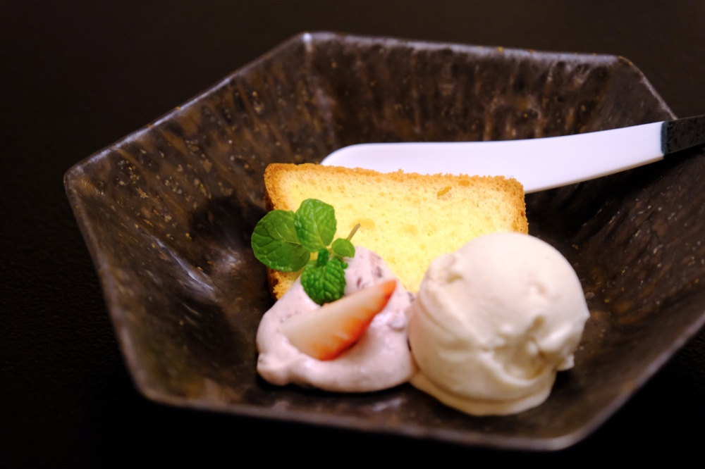 自家製シフォンケーキと胡桃のアイス