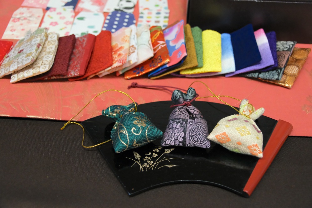 香りを選んで、オリジナルの香り袋を作れる体験