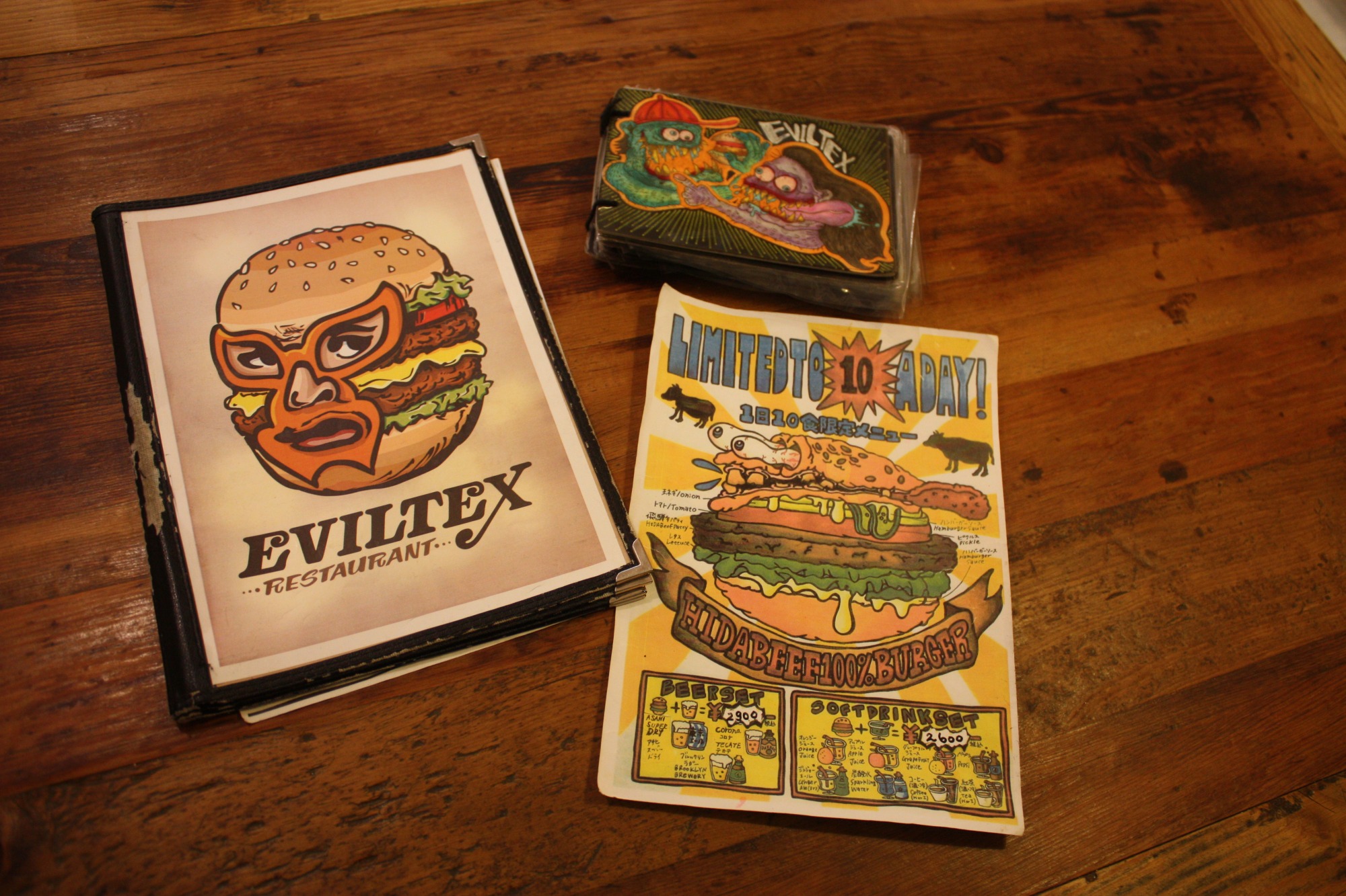 オリジナルイラストがちりばめられたおしゃれなメニューブック