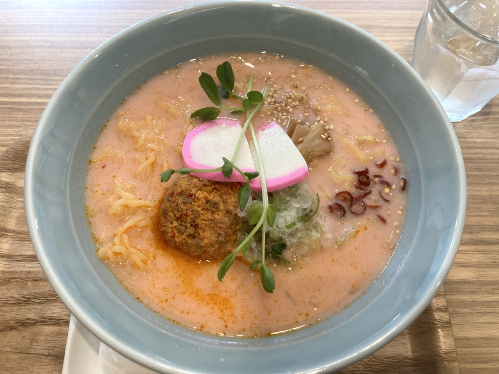 ピンク担々麺